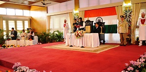 The Governor of Arunachal Pradesh Shri V. Shanmuganathan administering the oath of office and secrecy to the new cabinet ministers in the  Darbar Hall, Raj Bhawan, Itanagar on 14th January2017